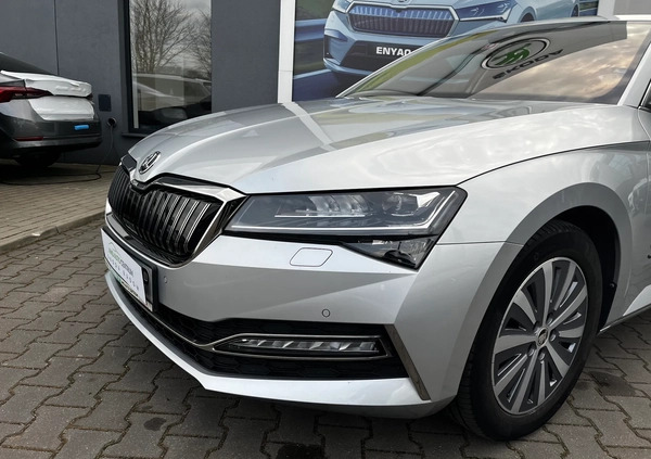 Skoda Superb cena 128900 przebieg: 60000, rok produkcji 2021 z Dynów małe 781